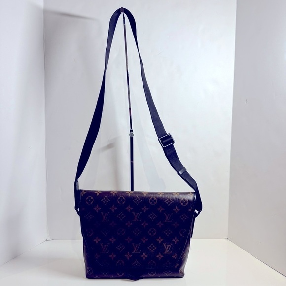 Luise Vuitton crossbody messe bag NWT - Picture 9 of 9